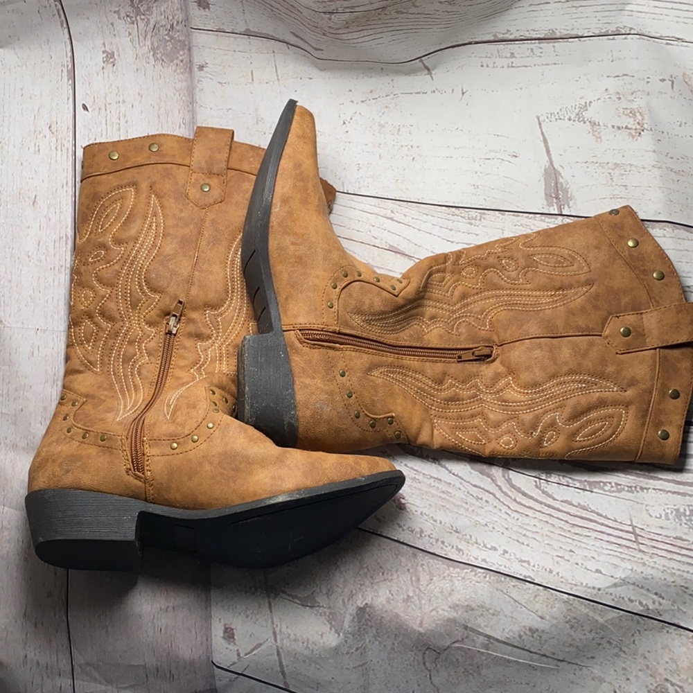 Gently used cowgirl boots